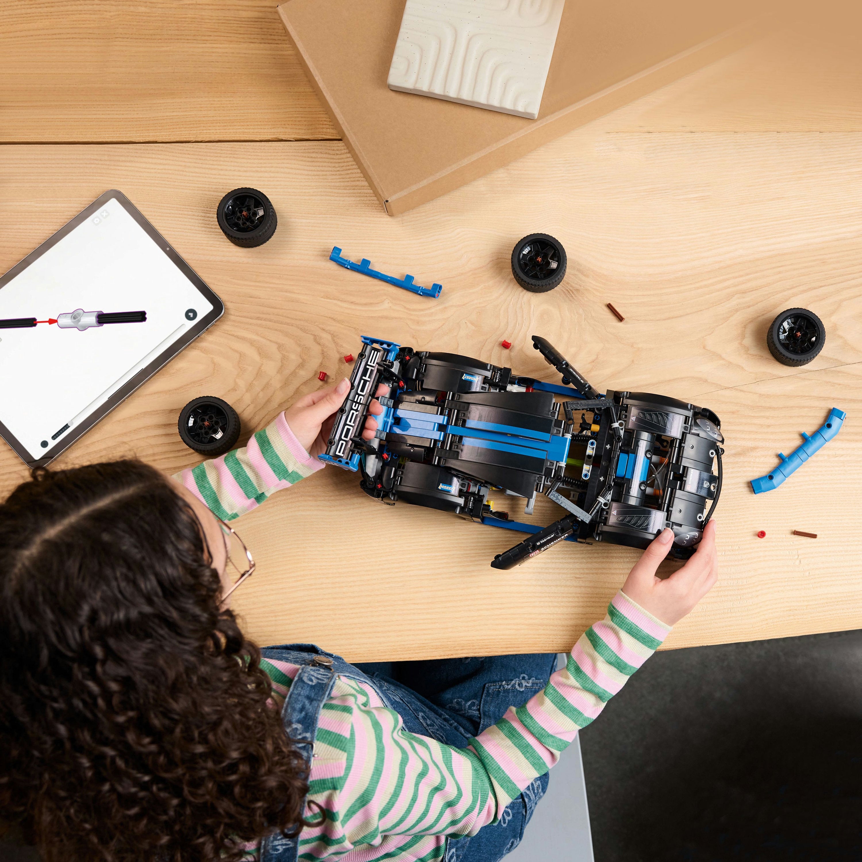 LEGO - Auto da corsa Porsche GT4 e-Performance 42176