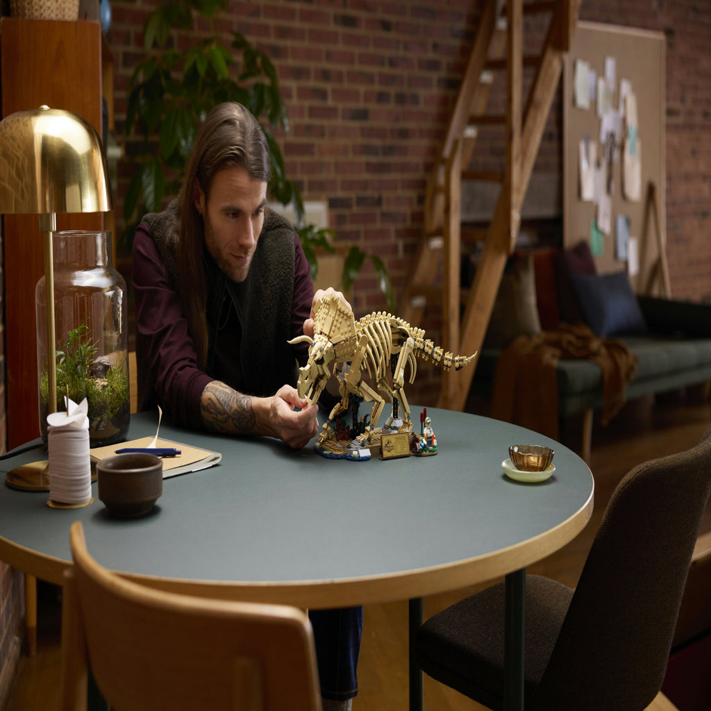 LEGO - Jurassic World Lo Scheletro Di Stegosauro 77985